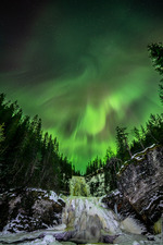 Nordlyset over fossene