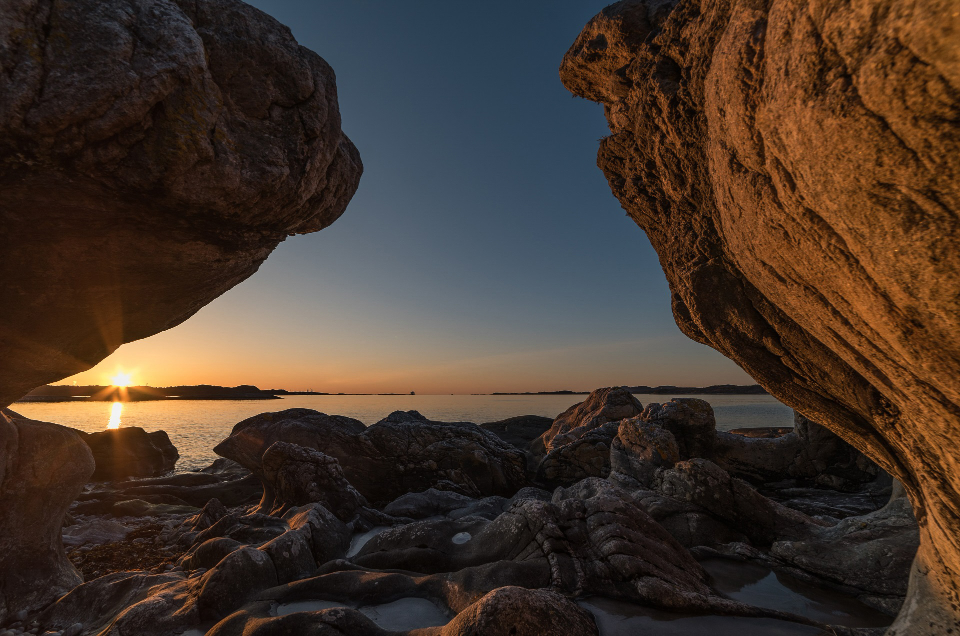 30_Eva Frisnes_midtnorge_Solnedgang i jettegryta