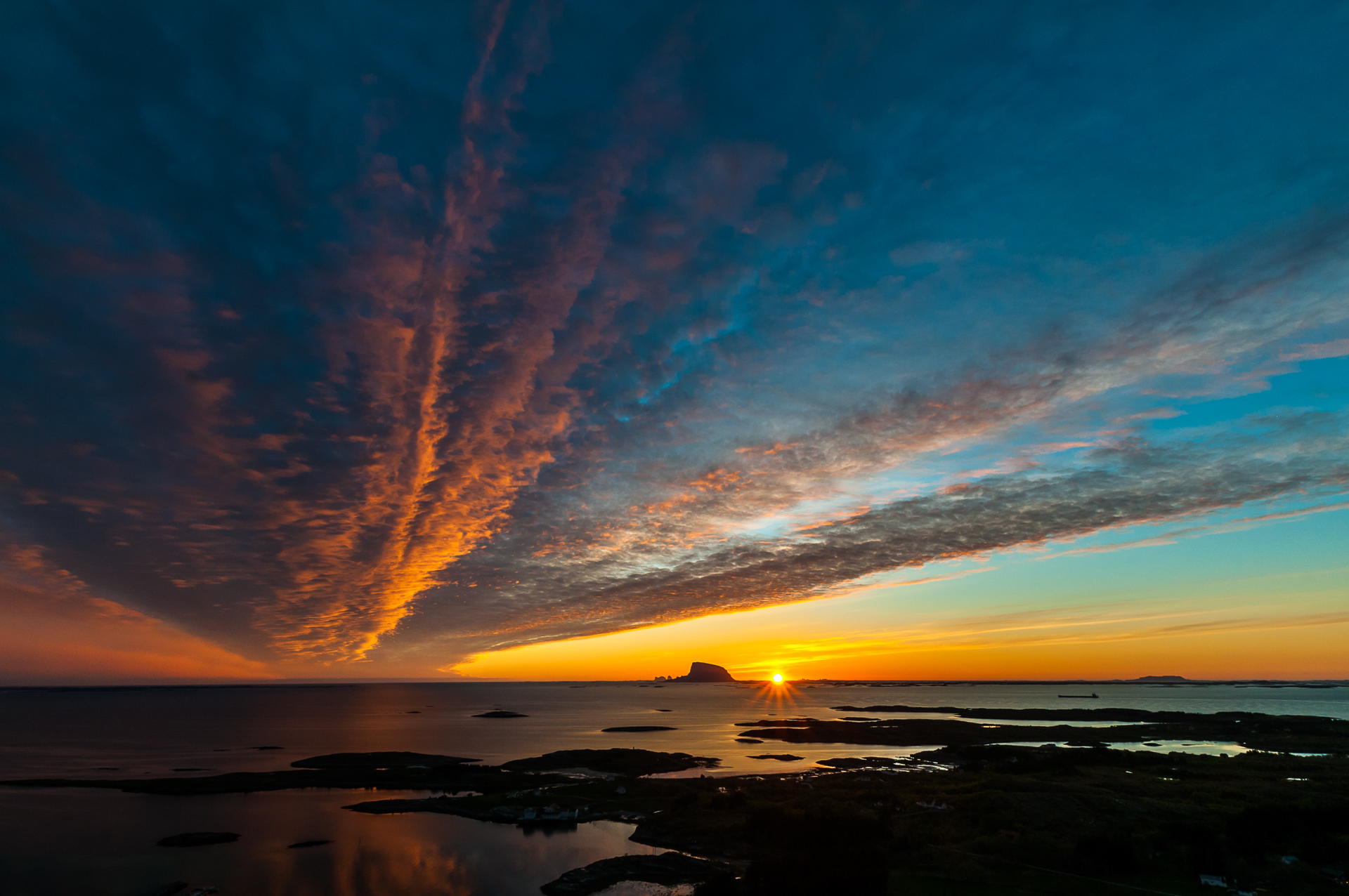 Geir-Antonsen_Nordland_Midnattsol-ved-Lovund