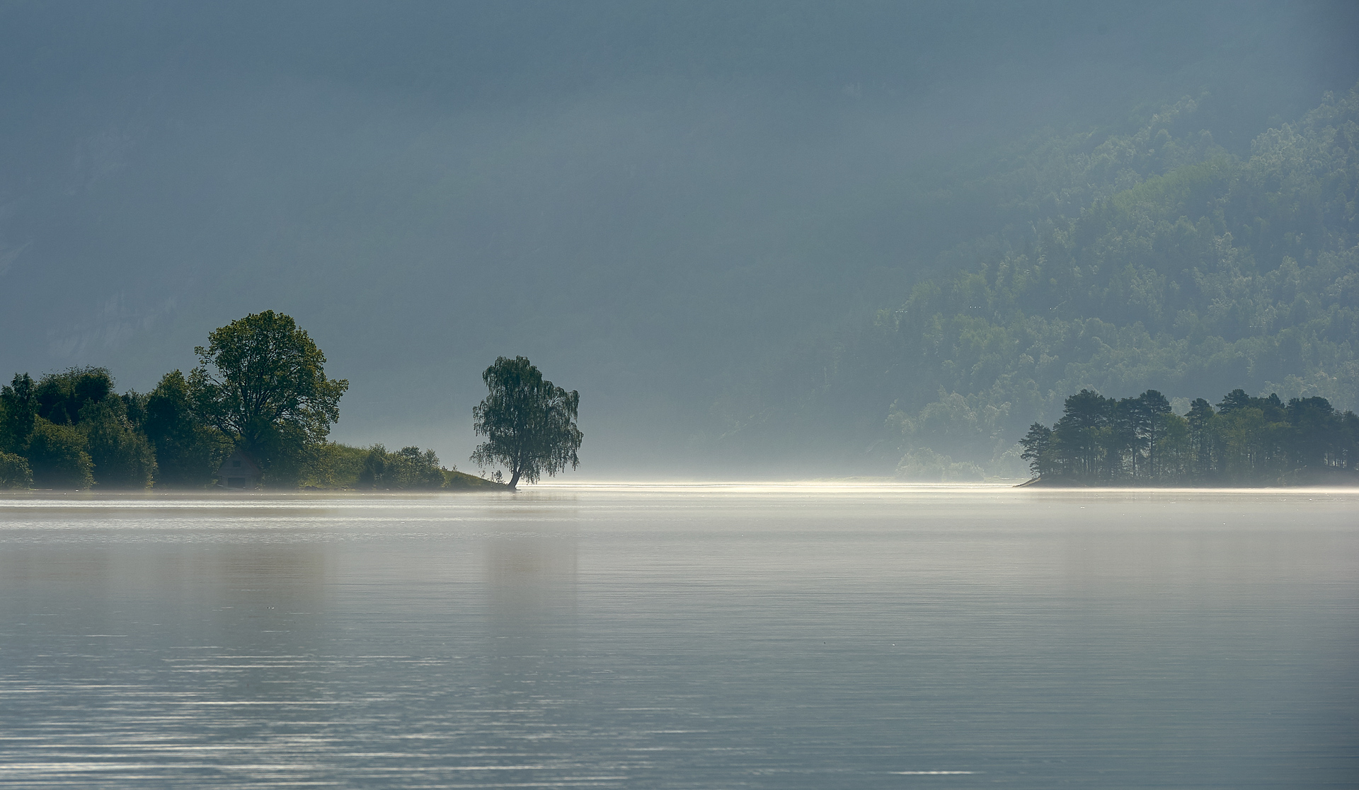 Oddmund-Kjøsnes_Sunnmøre-og-Nordfjord_Morgenstemning-1