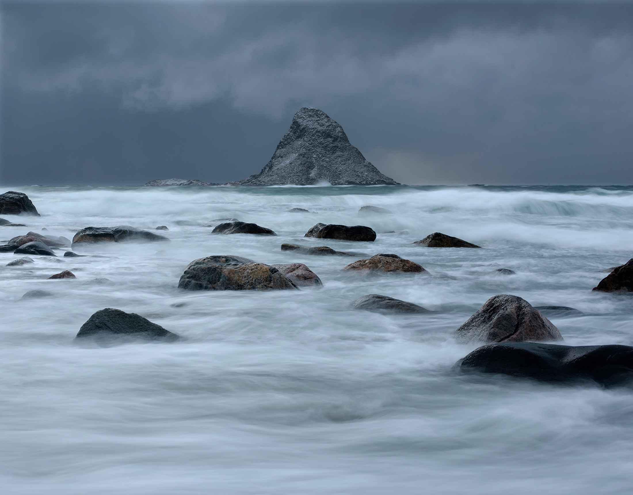 1696070514-Ebba-T-Jenssen_Nordland_Storm-rundt-fuglefjell