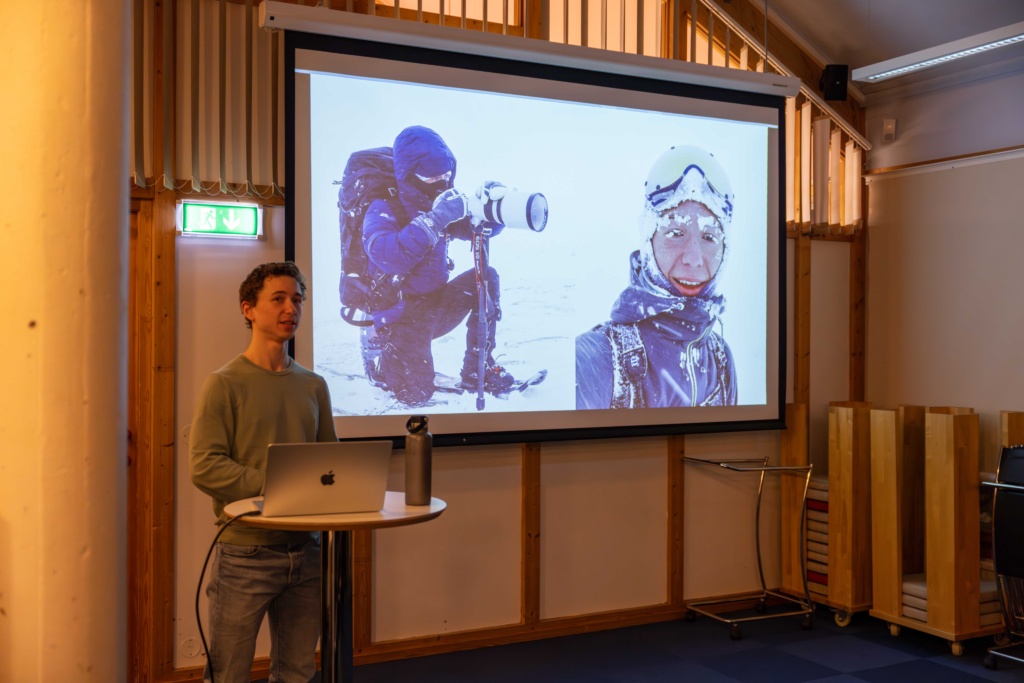 Årets første medlemsmøte for Biofoto Innlandet. Tobias Gjerde fremviste bilder med fokus på “Vinterens kontraster – skjønnheten i det brutale”