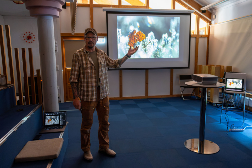 Høstens første medlemsmøte for Biofoto Innlandet; Tommy Solberg viste bilder og fortalte om “Den siste villmarka, moder jord og det lille ekstra”